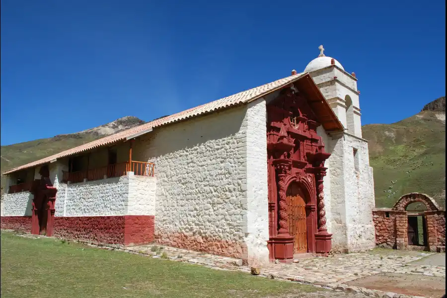 Imagen Iglesia Colonial De Santa Bárbara - Imagen 1