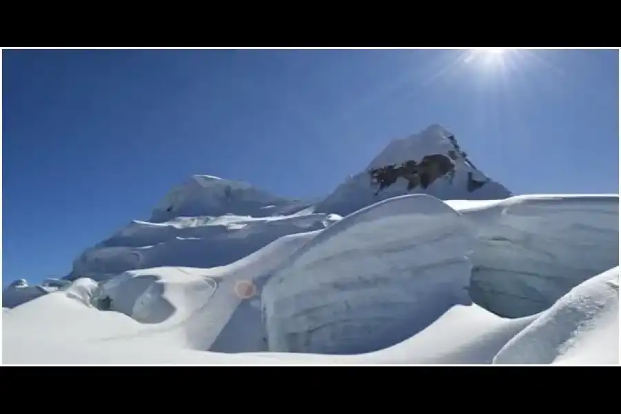 Imagen Nevado Vallunaraju - Imagen 1