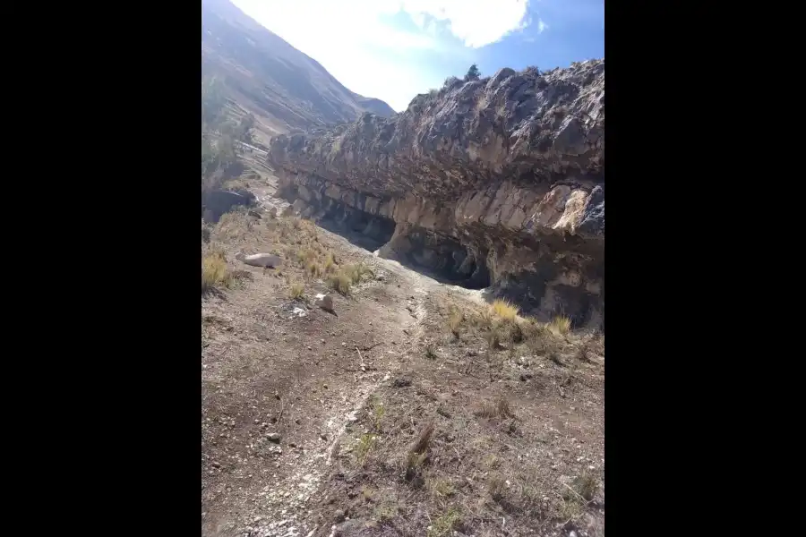 Imagen Sitio Arqueológico De Inka Machay - Imagen 1