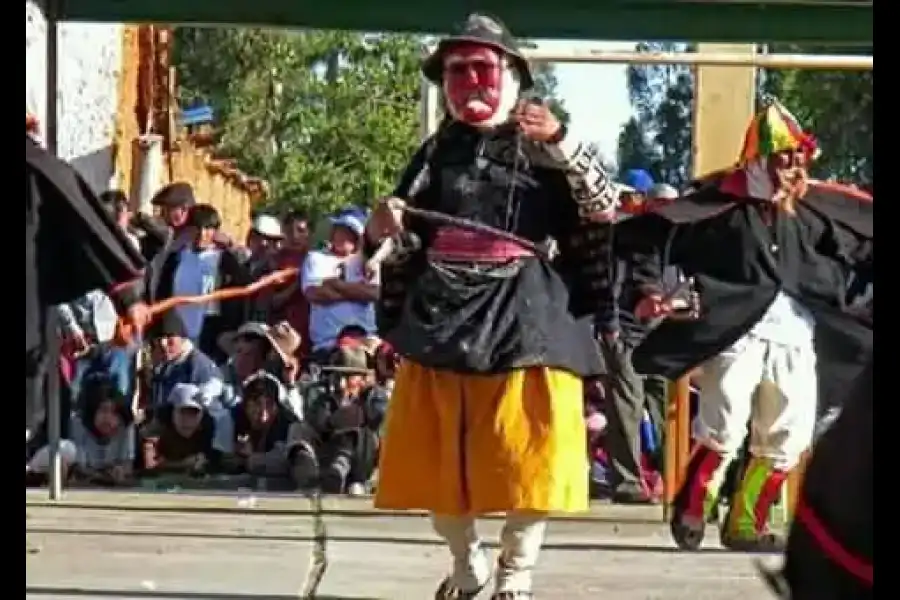 Imagen Danza El Auquish Negro Y Blanco De Manzanares - Imagen 3