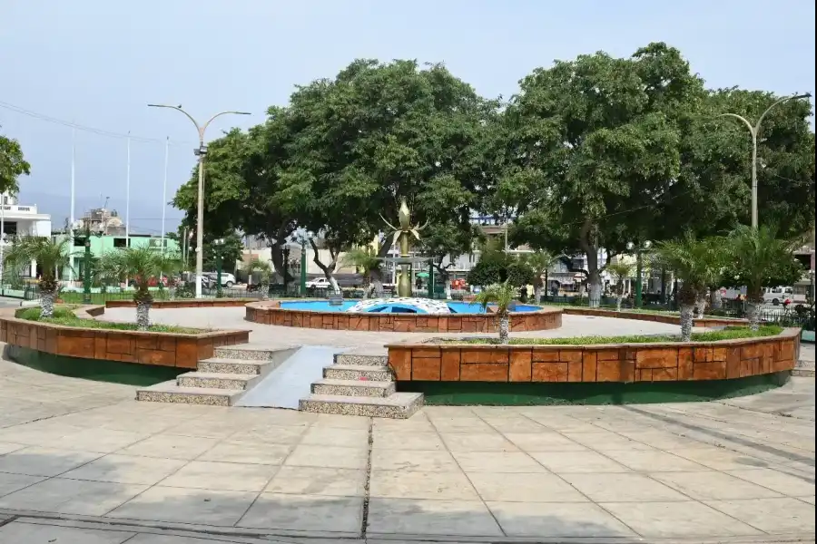 Imagen Plaza De Armas De Quilmana - Imagen 1