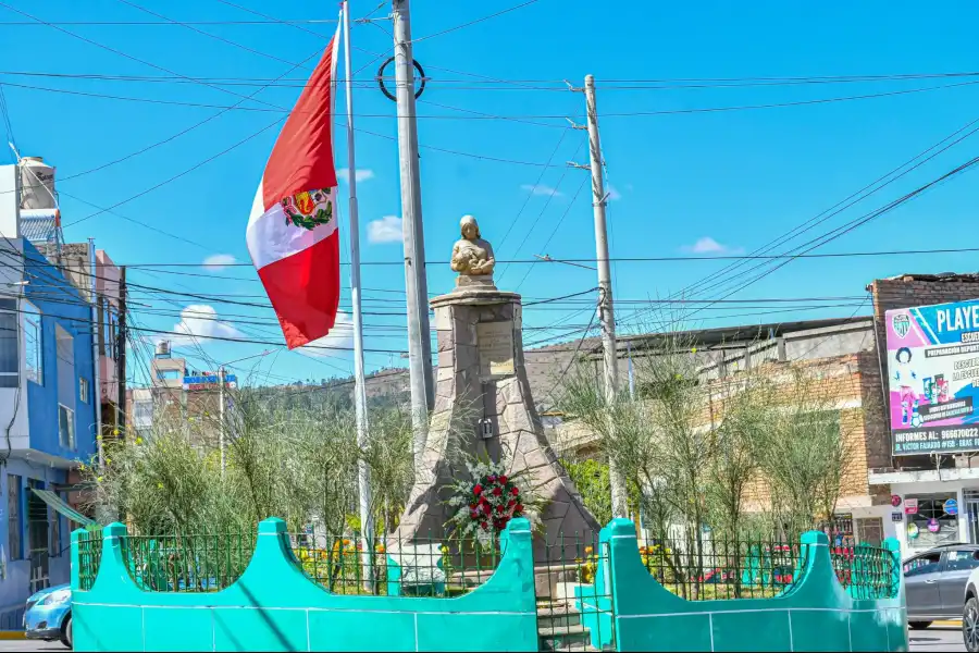 Imagen Óvalo De La Madre Huantina - Imagen 1