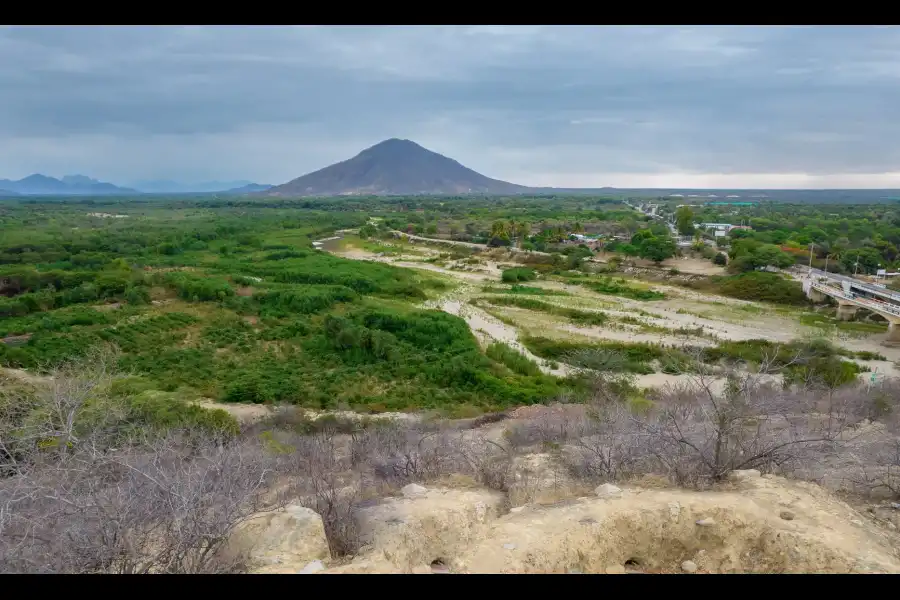 Imagen Cerro Arqueológico Vicús - Imagen 1