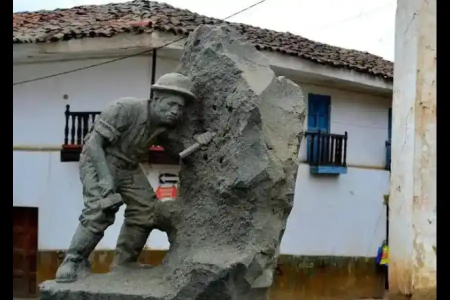 Imagen Plaza De Armas Hugo De Censi - Imagen 10