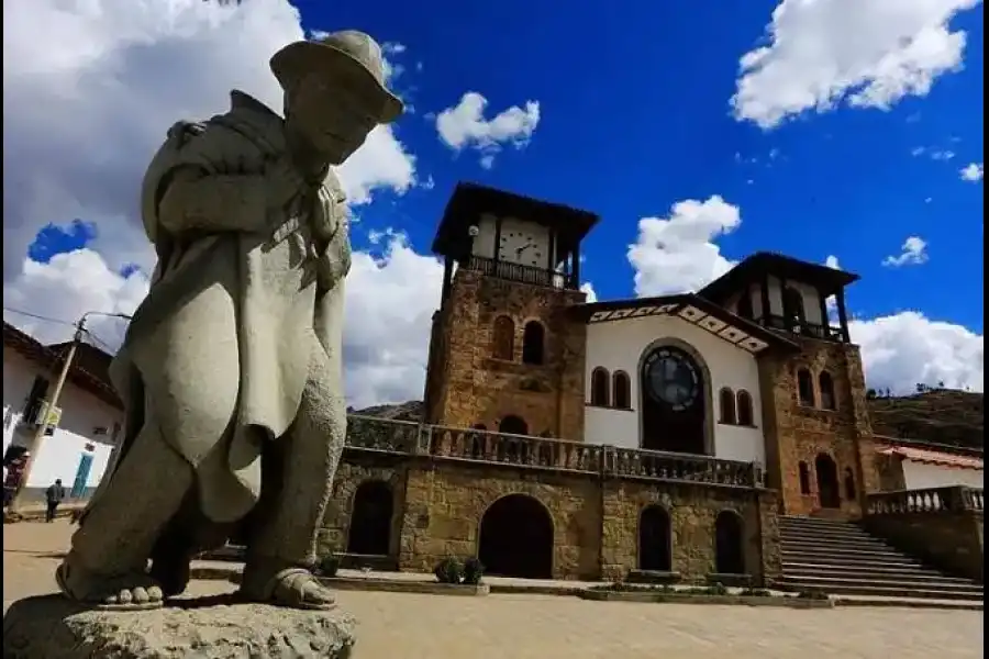 Imagen Plaza De Armas Hugo De Censi - Imagen 9