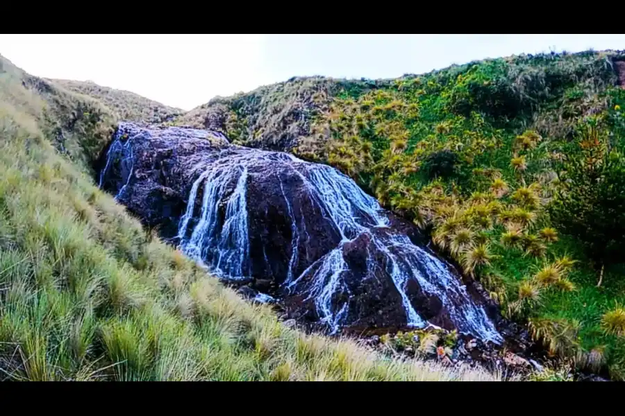 Imagen Cascada De La Comunidad De Paria - Imagen 1