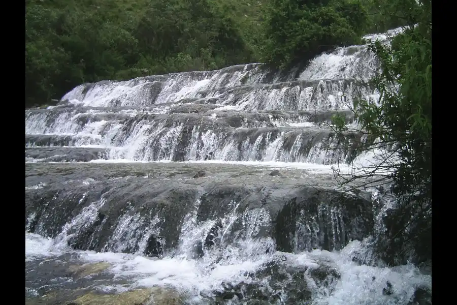 Imagen Cascada De Cochicorral O Cochecorral - Imagen 1