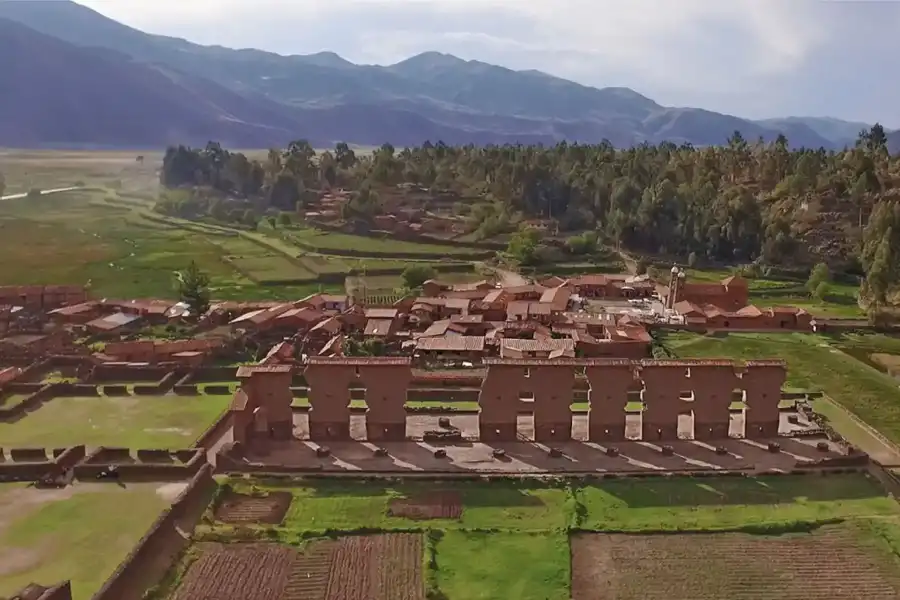 Imagen Parque Arqueológico De Raqchi - Imagen 4