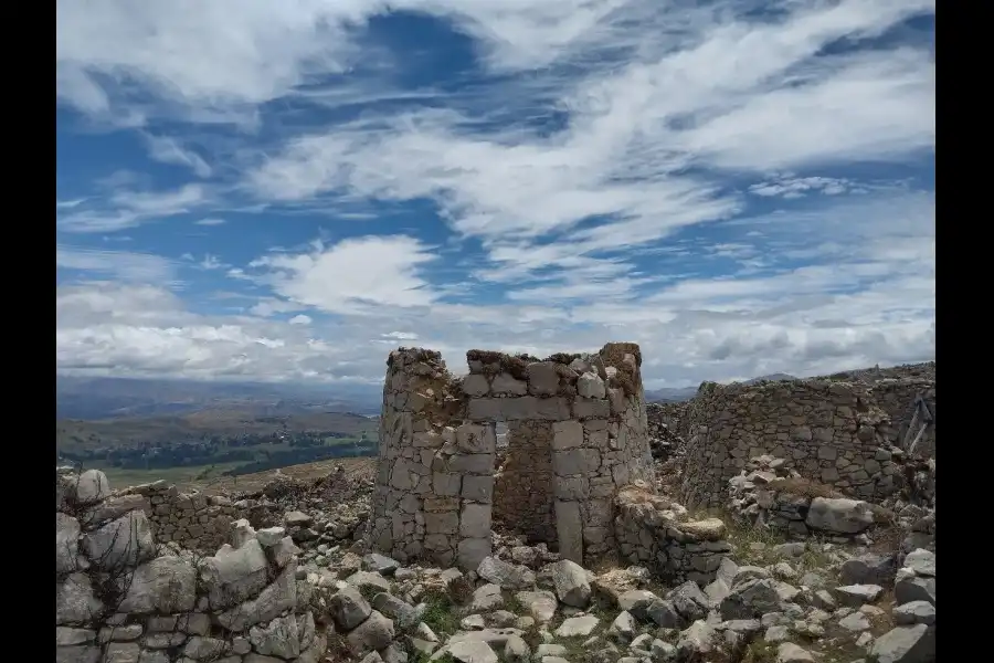 Imagen Sitio Arqueológico De Tunan Marca - Imagen 1