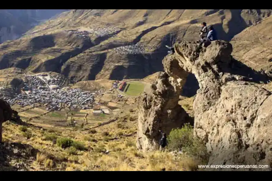 Imagen Arco De Piedra Arcuni - Imagen 3