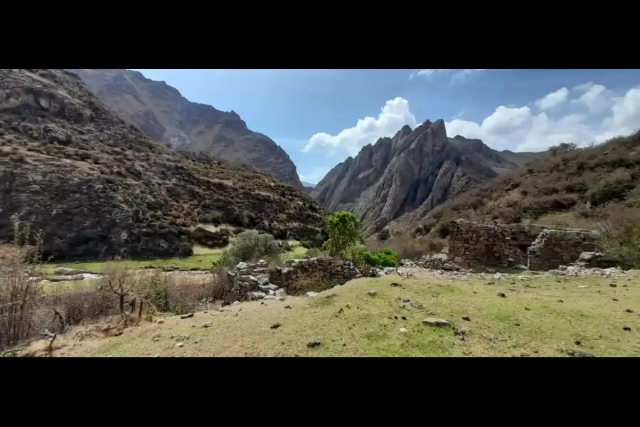 Imagen Sitio Arqueológico Cotosh De Oyón - Imagen 1