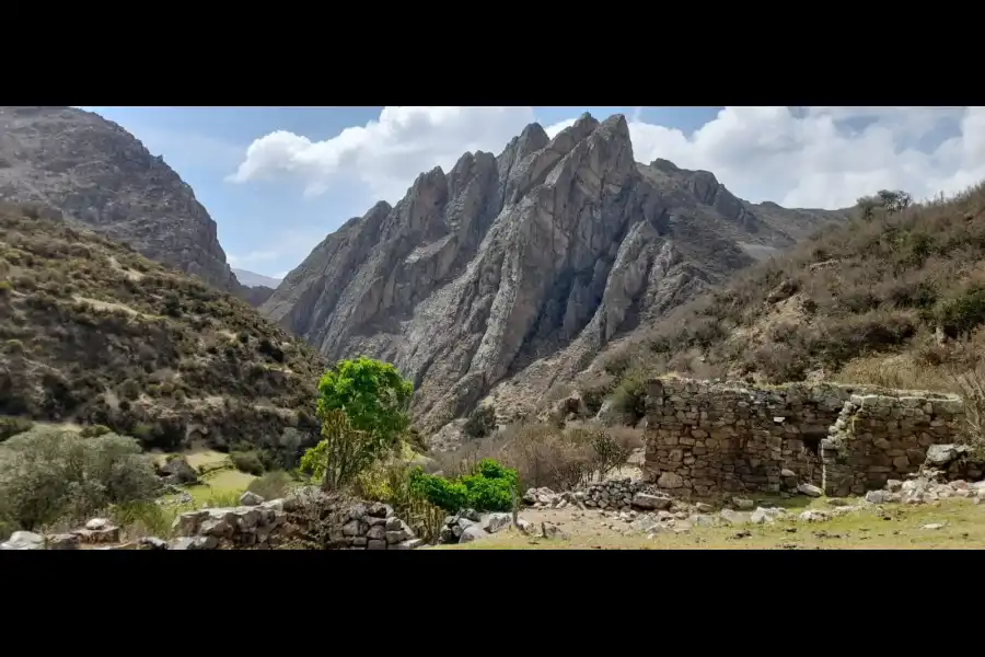 Imagen Sitio Arqueológico Cotosh De Oyón - Imagen 4