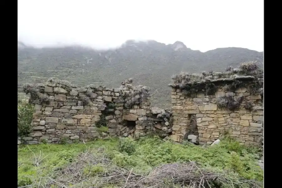 Imagen Sitio Arqueológico Cotosh De Oyón - Imagen 6