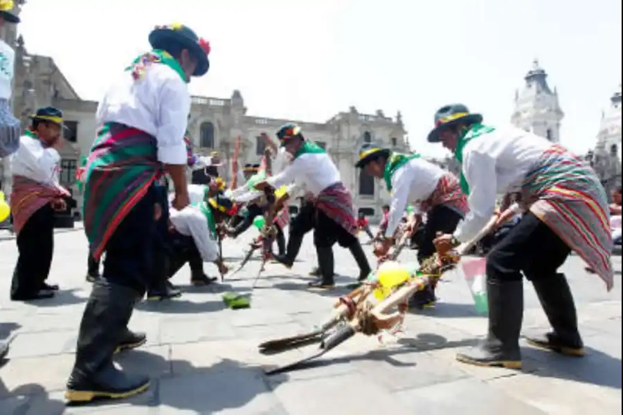 Imagen Danza El Tira Palo O La Fajina - Imagen 4