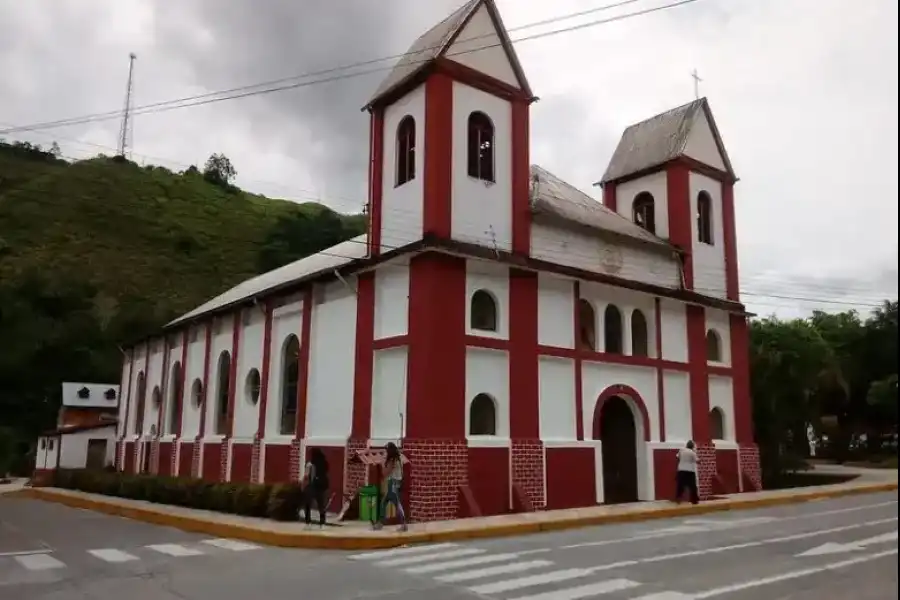 Imagen Iglesia Sagrado Corazón De Jesús - Pozuzo - Imagen 1