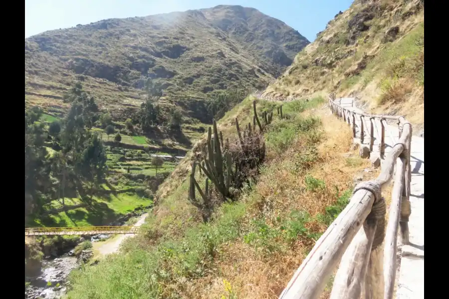 Imagen Sitio Arqueológico Llacsatambo - Imagen 5