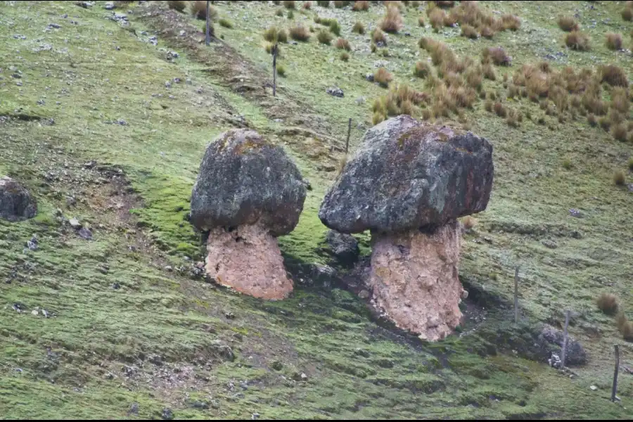 Imagen Formaciones Geológicas Hongos De Paculpunan De Palcamayo - Imagen 1