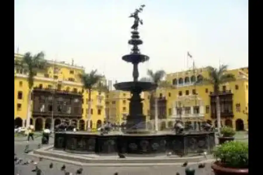 Imagen Plaza Mayor De Lima - Imagen 1