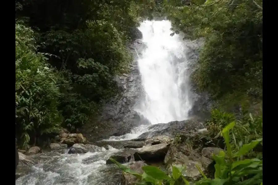 Imagen Catarata Ocho De Agosto - Imagen 1