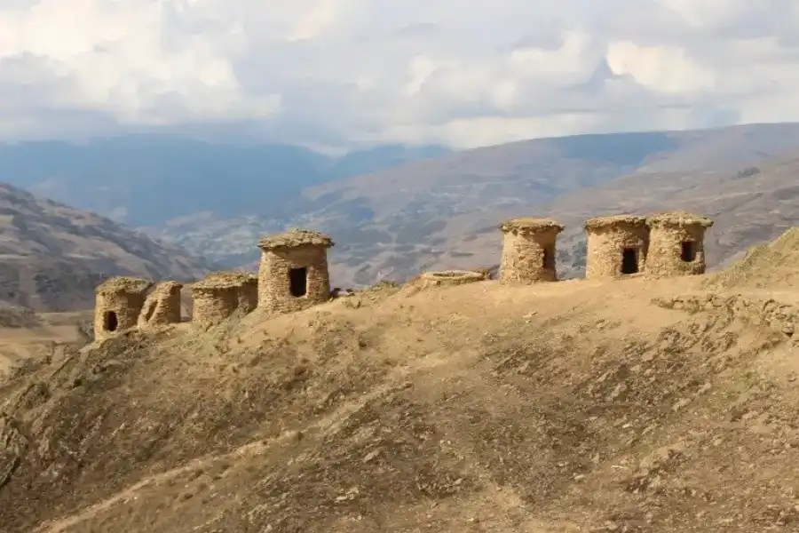 Imagen Sitio Arqueológico Chullpas De Ninamarka - Imagen 4