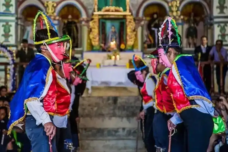 Imagen Danza De Los Huaris De Huaylillas - Imagen 1