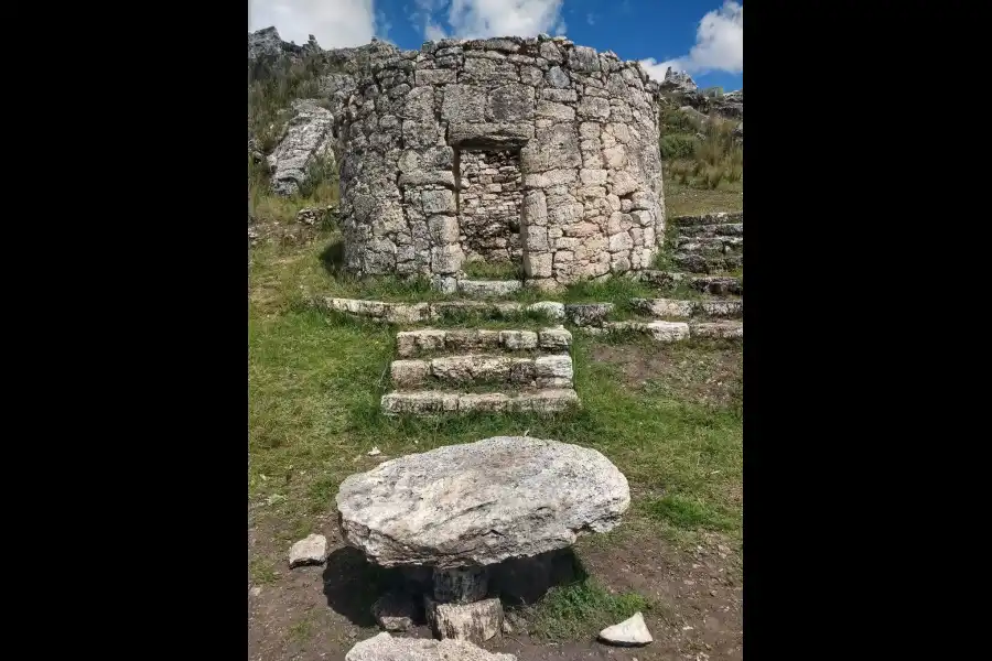 Imagen Sitio Arqueológico Y Abrigos Rocosos De Japata - Imagen 1