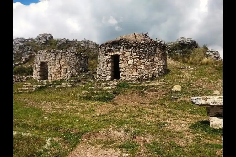 Imagen Sitio Arqueológico Y Abrigos Rocosos De Japata - Imagen 6