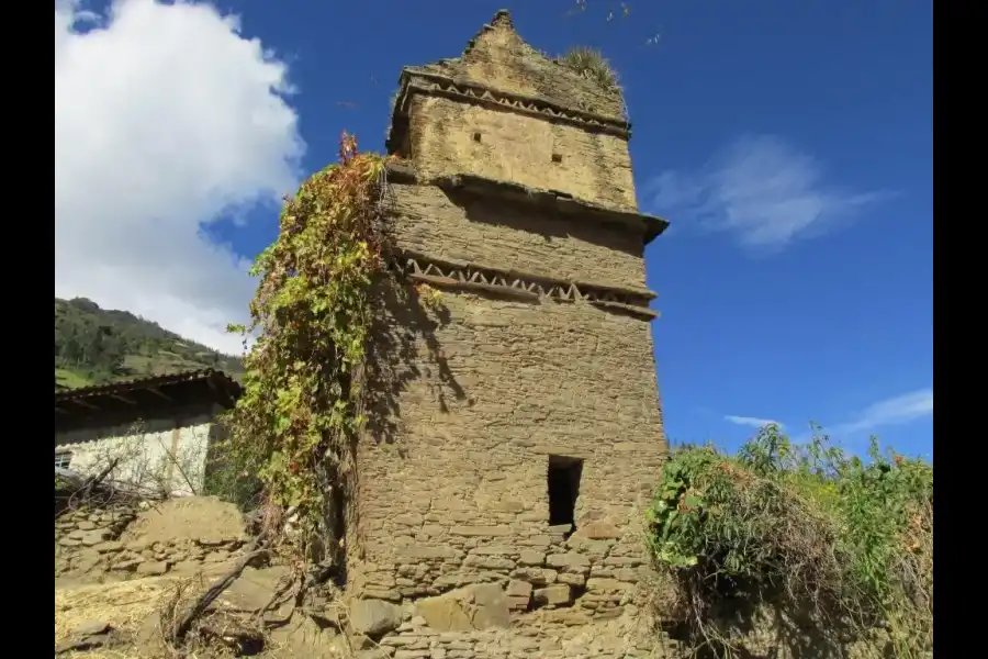 Imagen Sitio Arqueológico De Magampatay - Imagen 1