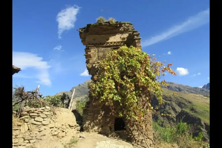 Imagen Sitio Arqueológico De Magampatay - Imagen 3