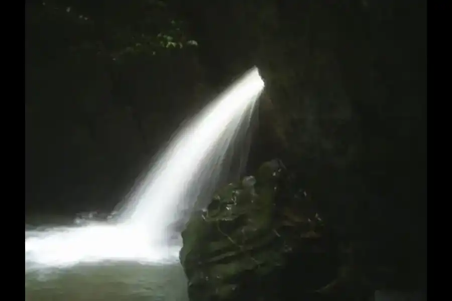 Imagen Catarata El Manto Sagrado - Imagen 1