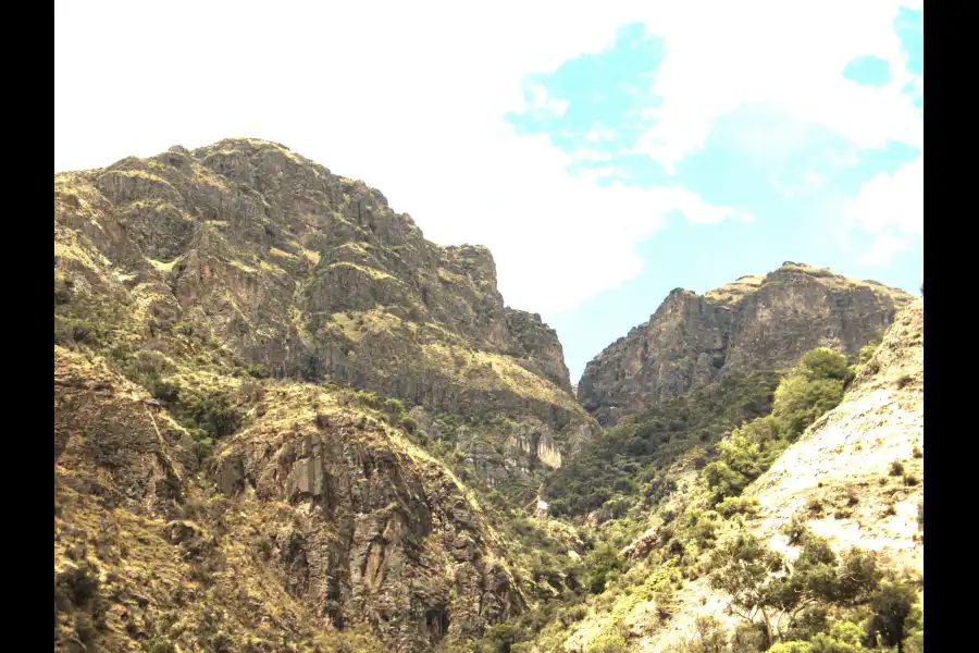 Imagen Observatorio  Natural De Condores  Del Cañon De Yanapaqcha - Imagen 4