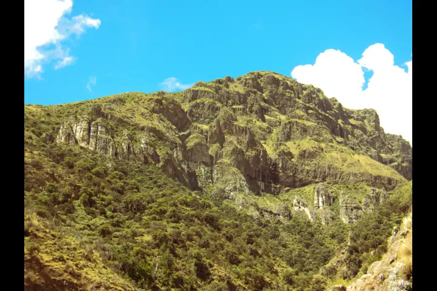 Imagen Observatorio  Natural De Condores  Del Cañon De Yanapaqcha - Imagen 5