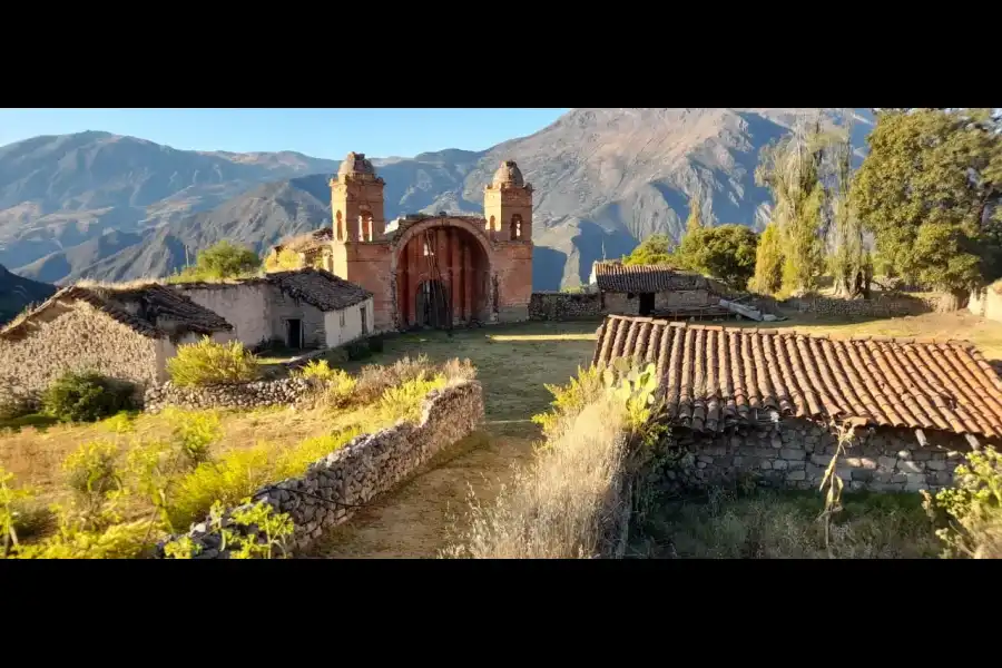 Imagen Iglesia Virgen De Asunción De Chincheros - Imagen 1