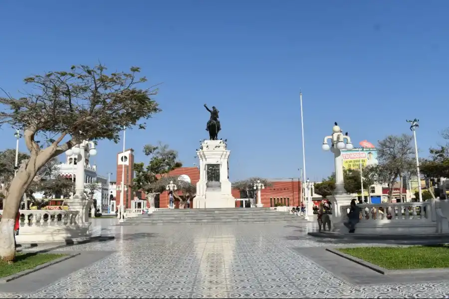 Imagen Plaza De Armas De Pisco - Imagen 1