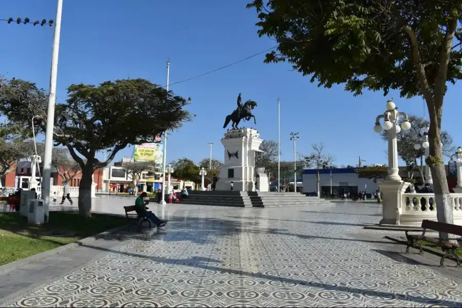 Imagen Plaza De Armas De Pisco - Imagen 3