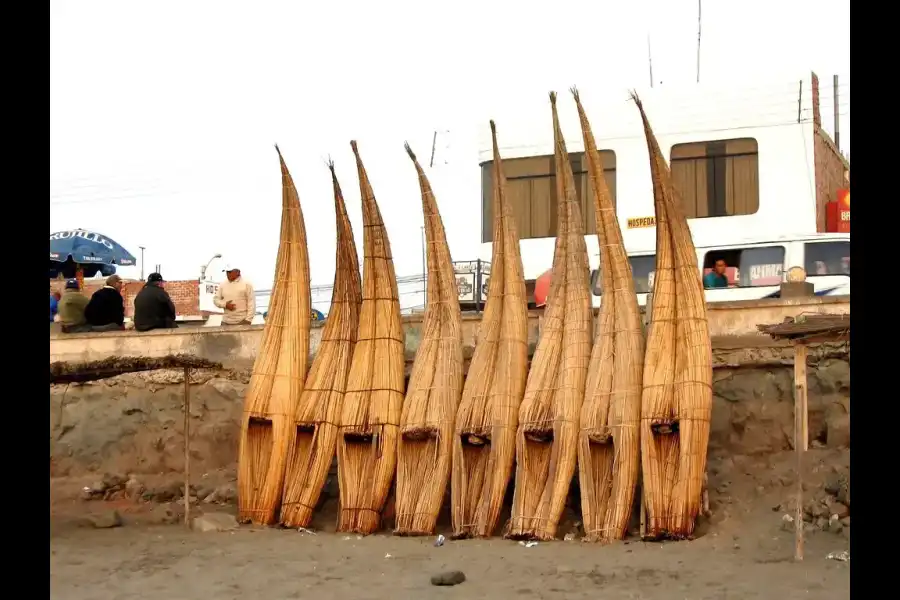 Imagen Caballitos De Totora De Trujillo - Imagen 1