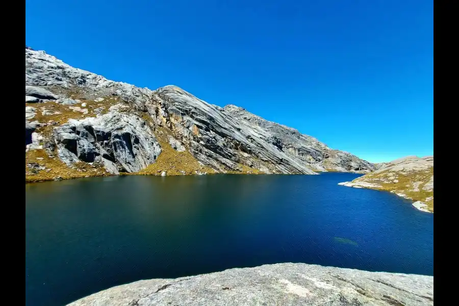 Imagen Laguna Azulcocha - Parque Nacional Huascarán - Imagen 1